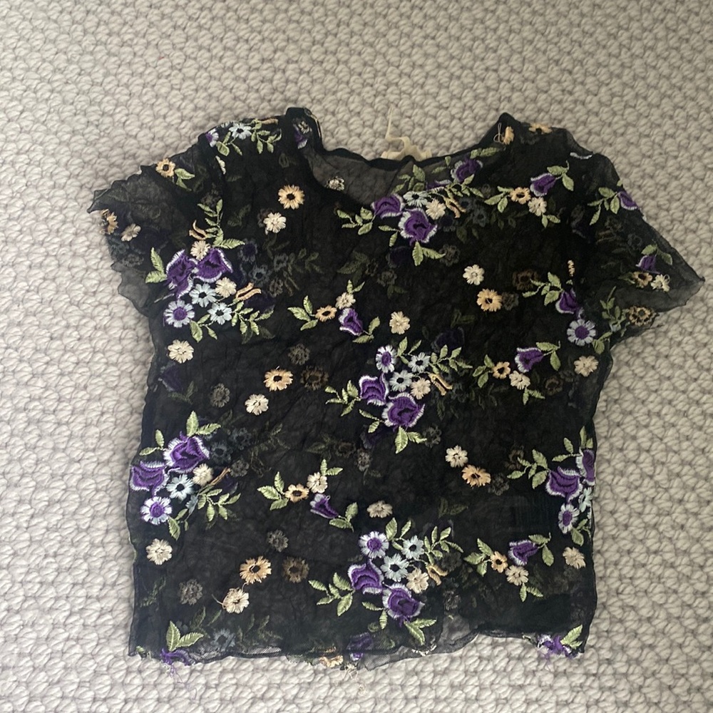 Floral mesh cropped shirt